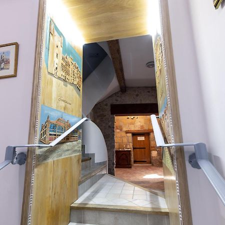 Petit Studio Presbytere Dans L'Eglise Нарбонна Экстерьер фото