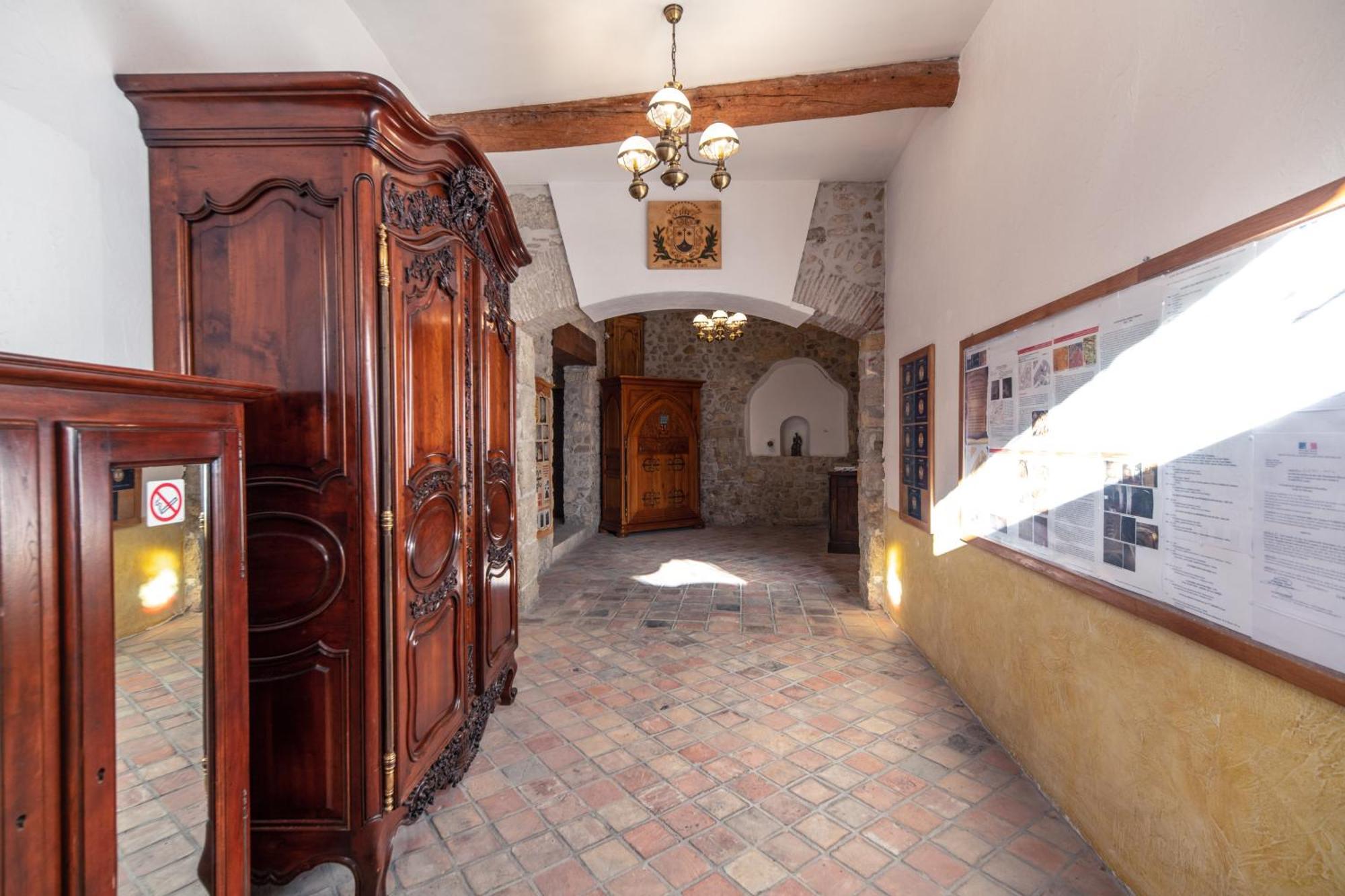 Petit Studio Presbytere Dans L'Eglise Нарбонна Экстерьер фото